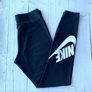 NIKE Legasee Legging